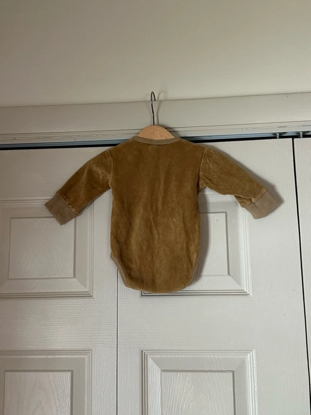 Kate Quinn Velour Kids Long-Sleeve One-Piece Bodysuit in Camel